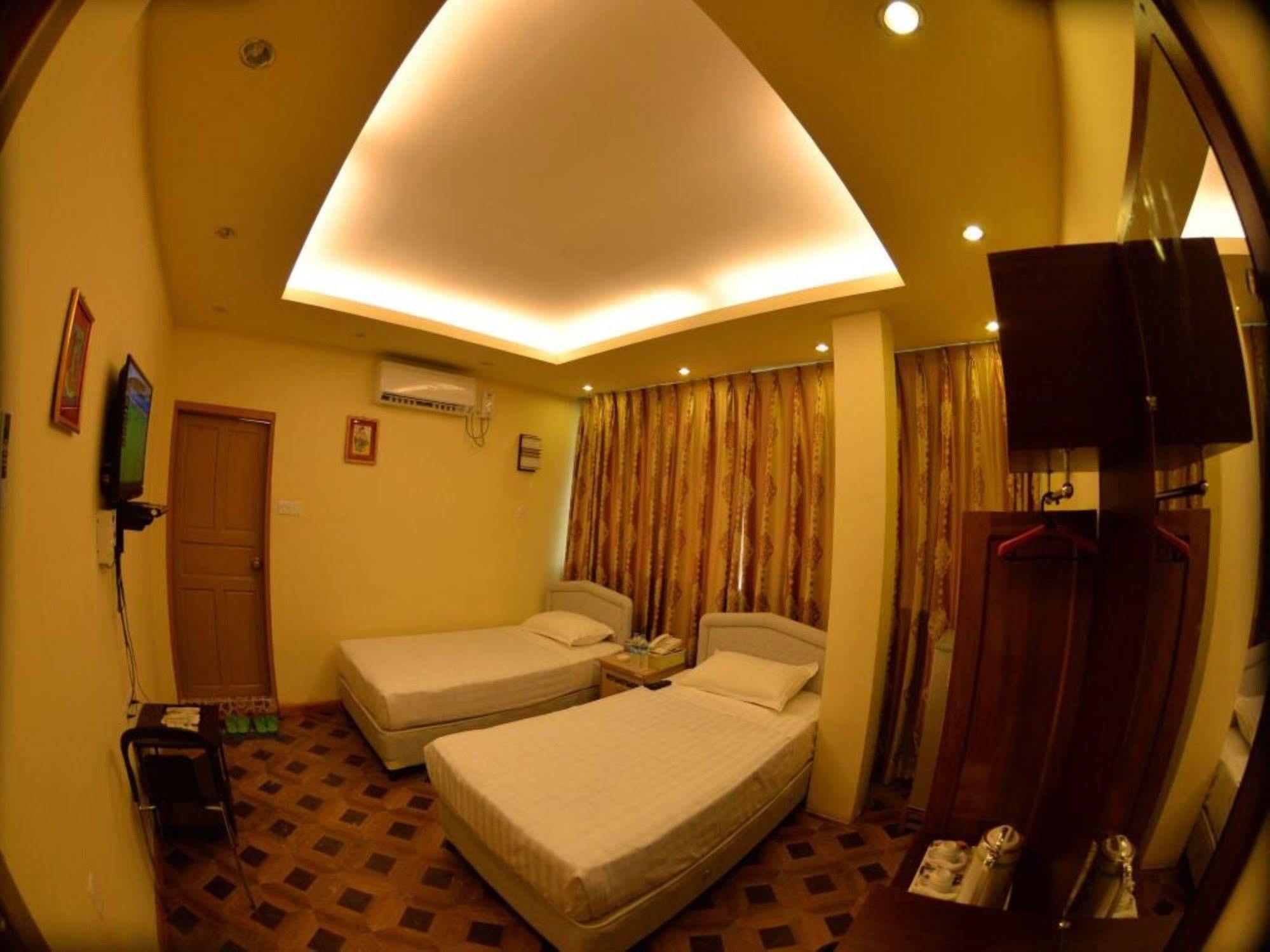 New Golden Forward Hotel Yangon Exterior foto