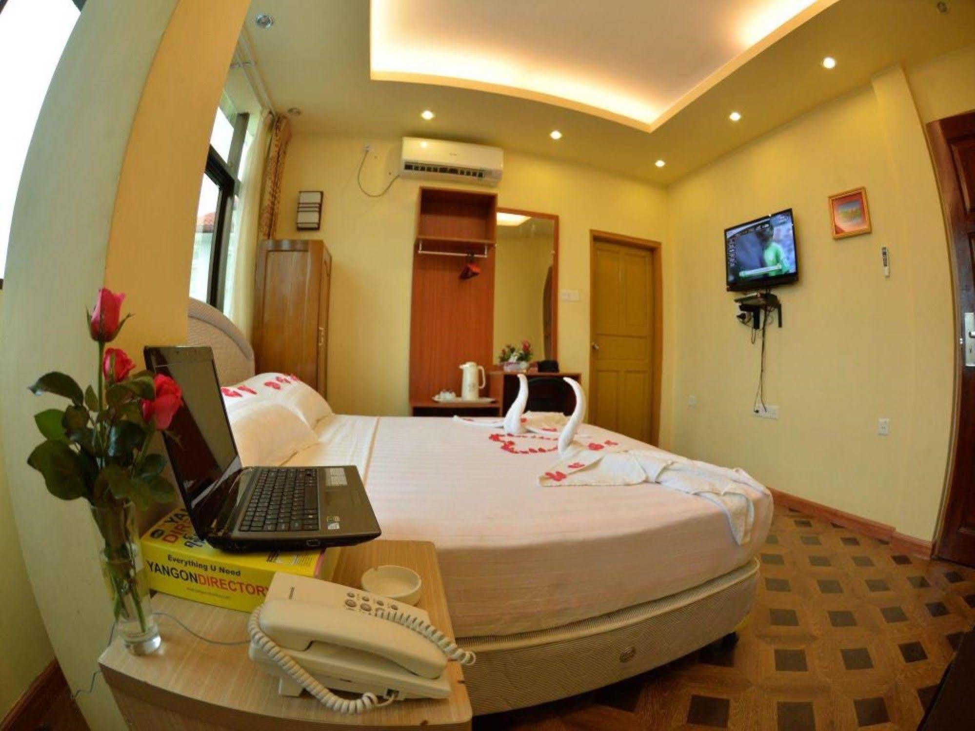 New Golden Forward Hotel Yangon Exterior foto